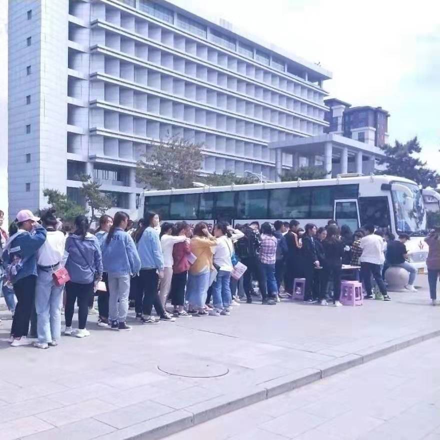 情暖夏日,热血奉献––鸿德学子凝聚献血82500毫升!