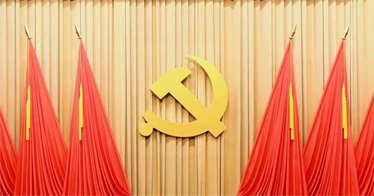 “党政军民学,东西南北中,党是领导一切的”