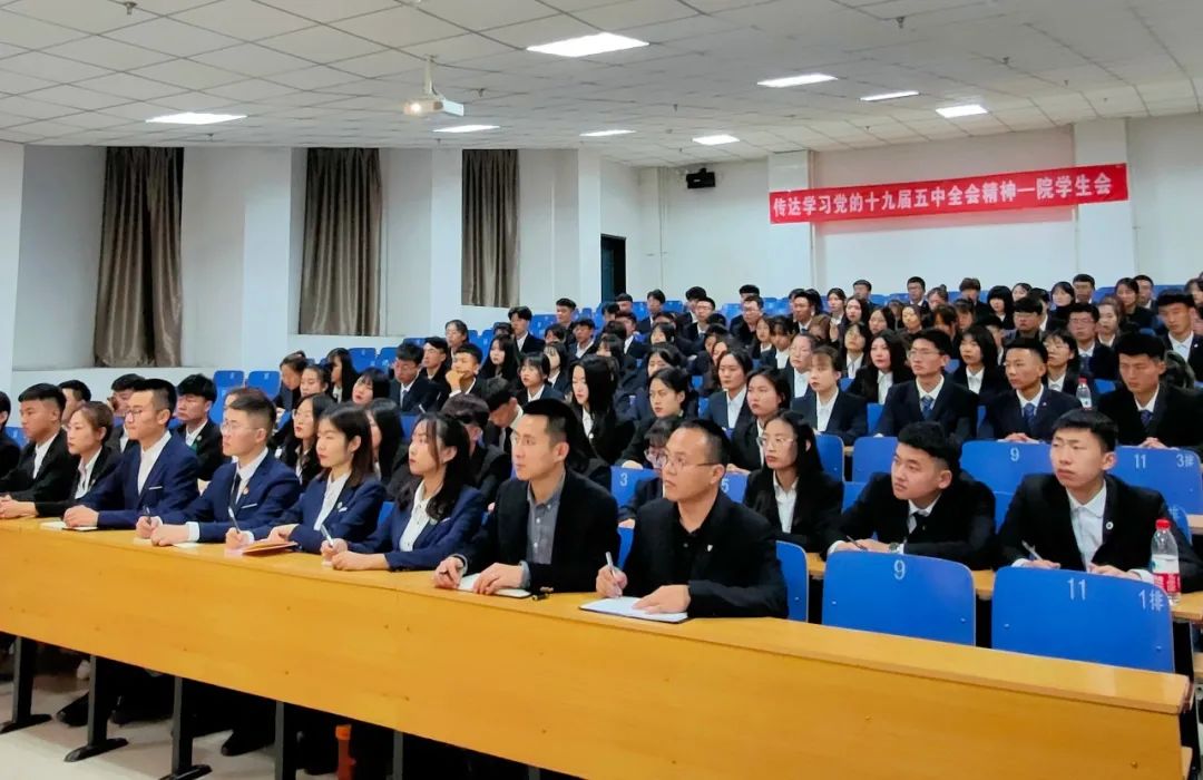 鸿德师生掀起学习贯彻党的十九届五中全会精神热潮,新闻媒体予以报道