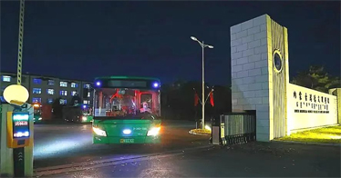 内蒙古鸿德文理学院首批返乡学子踏上回家之路