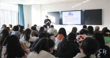 内蒙古鸿德文理学院已全面恢复线下教学，校园秩序井然