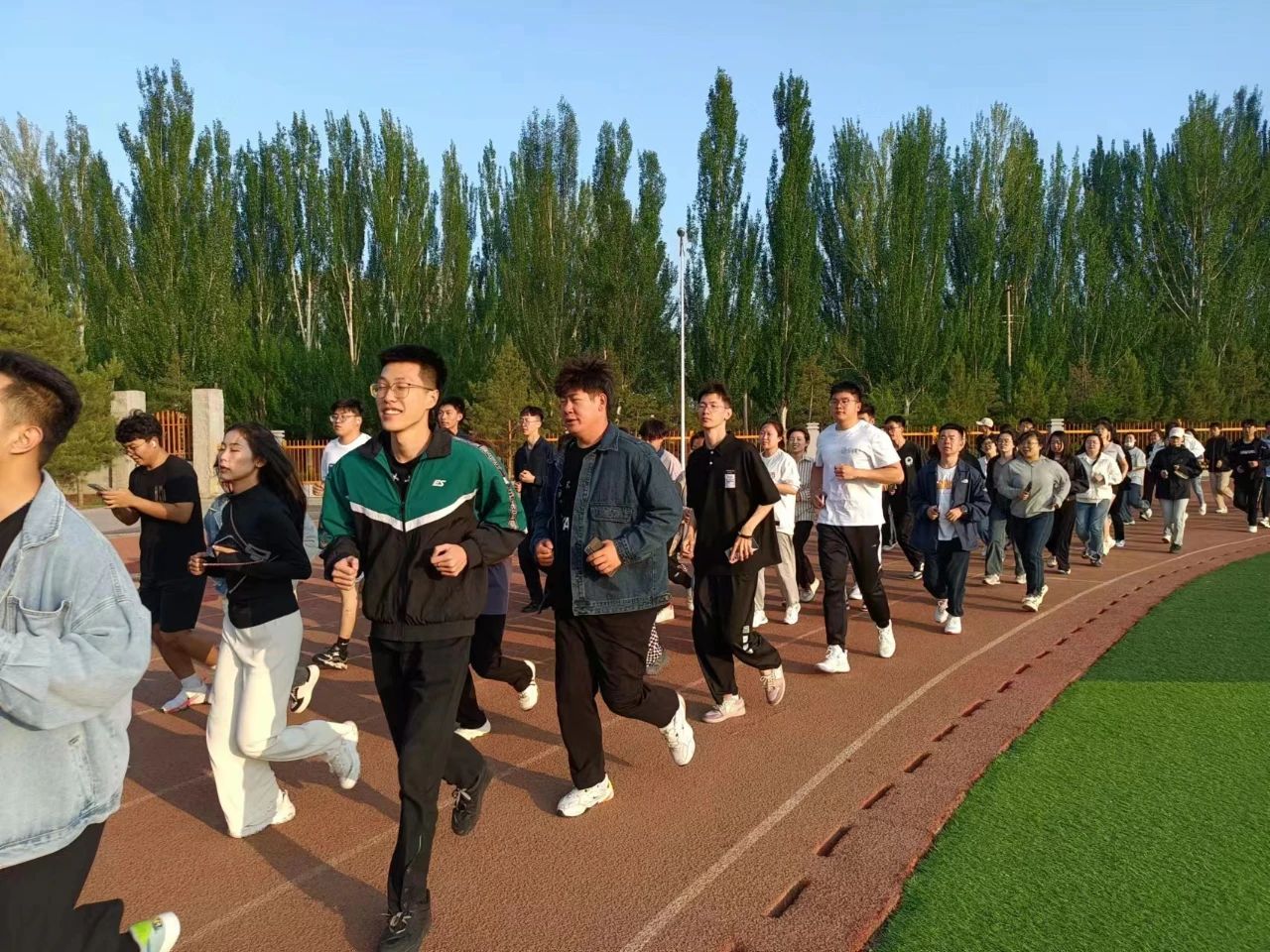 强体能,练素质||学生干部体能培训