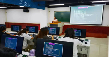内蒙古鸿德文理学院开学首日：师生精神饱满、教学秩序井然
