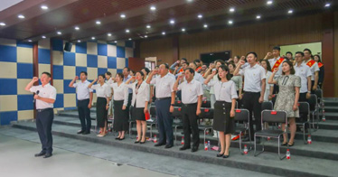 内蒙古鸿德文理学院举办“庆七一”主题党日活动暨表彰大会