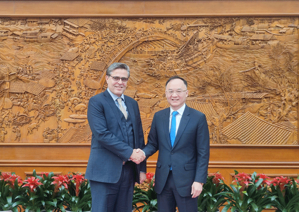 外交部部长助理农融会见巴基斯坦新任驻华大使哈什米