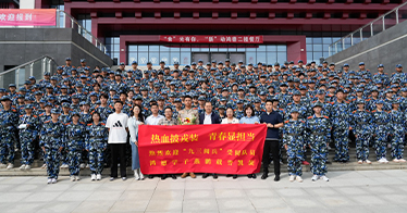 学院为“九三阅兵”受阅队员燕鹏“补办”毕业典礼