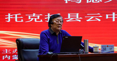 学院邀请原新华社高级记者汤计 解读正能量新闻报道机巧