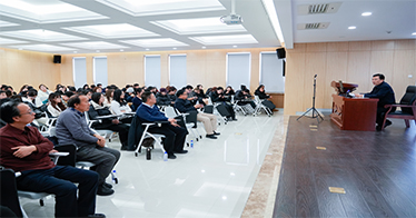 自治区关工委常务主任张院忠莅临学院云中校区为学生干部作专题讲座