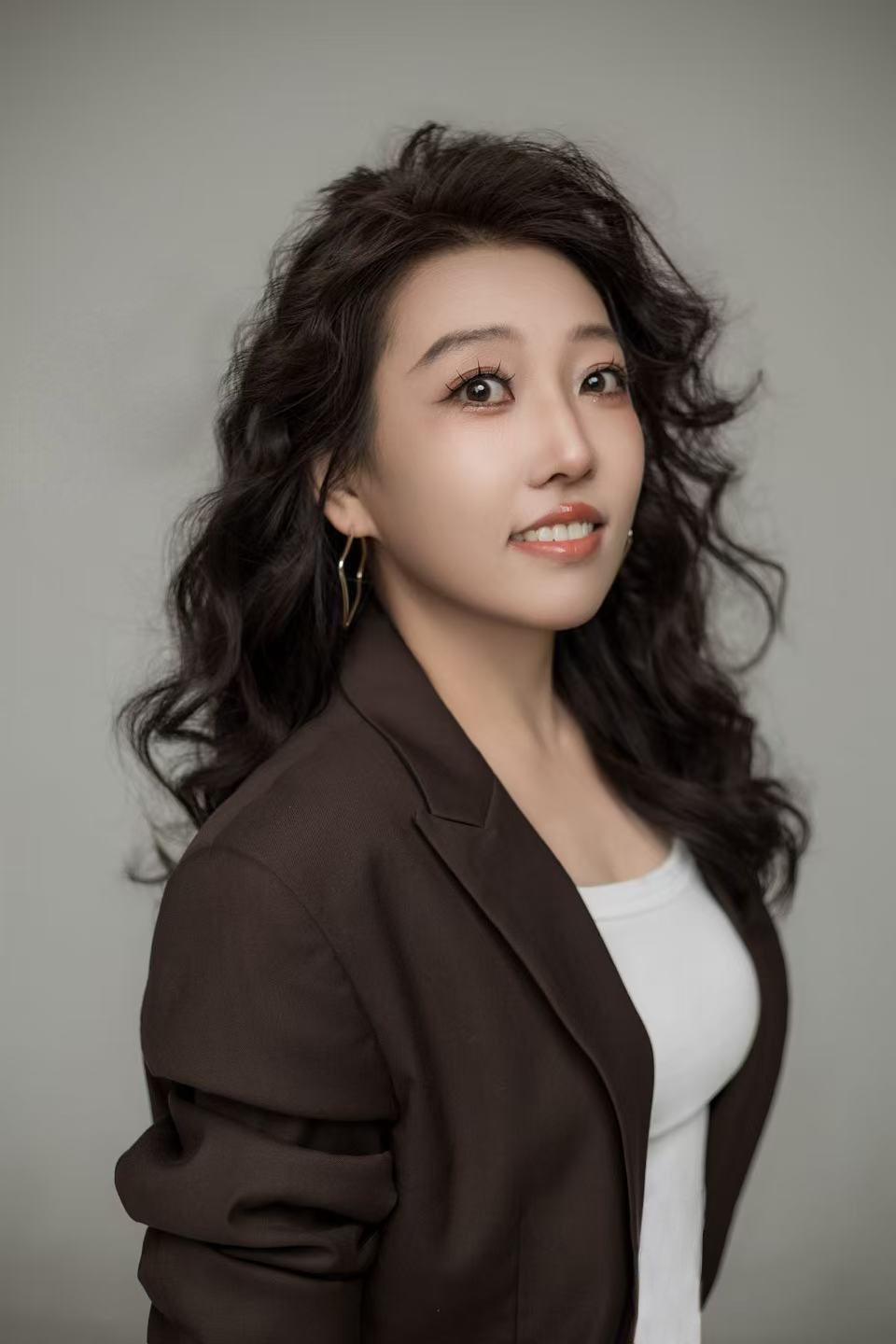 哈斯塔娜.jpg 哈斯塔娜.jpg