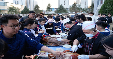 学院表彰大运会女篮和女足教练员运动员