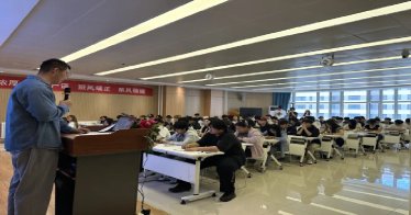 “树立和践行正确政绩观”专题党课