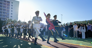 学院迎来开学首日