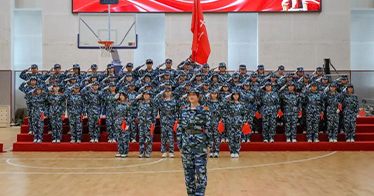 学院l举办军歌比赛