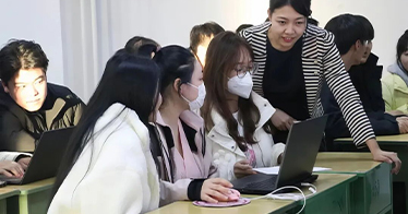 学院教师专访｜李漠颖:把课堂延伸到真实问题里