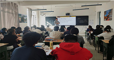 学院教师专访｜张国良:坚守育人初心，站在三尺讲台书写教育的温度