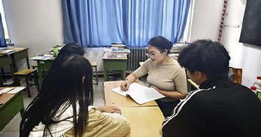 学院教师专访｜许文娟以教学滋养研究，以管理支撑育人 