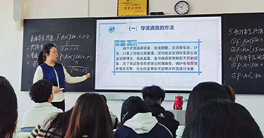 学院教师专访｜塔娜:心有温度，行有尺度，教有深度 