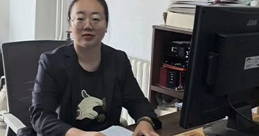 学院教师专访｜屈晓荣：出纳岗位上的“较真”与“热心”