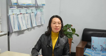 学院教师专访｜郎君：把学生当自己孩子，一间宿舍也是家 