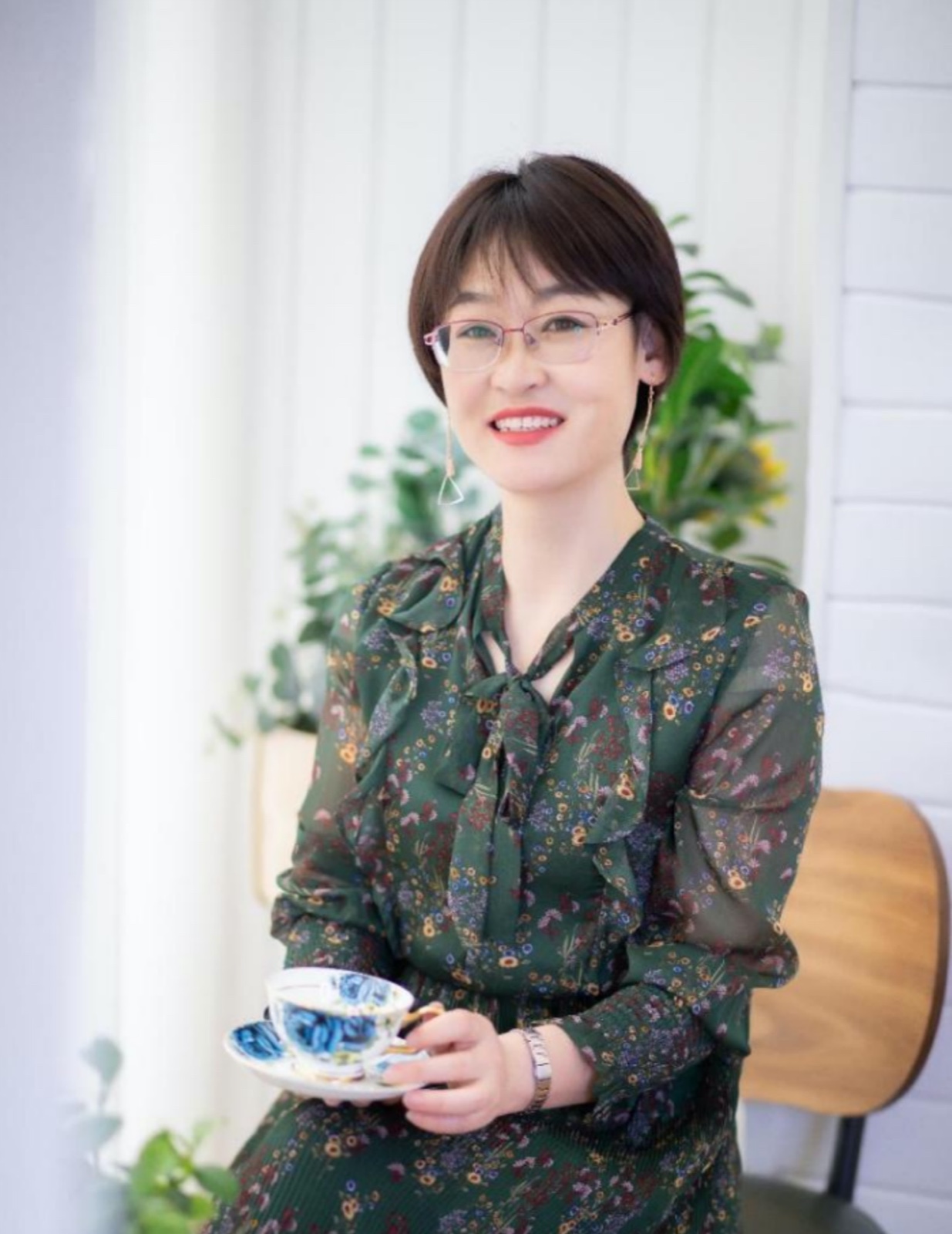 唐红艳老师女,蒙古族,旅游管理专业教师,硕士研究生,副教授,2005年