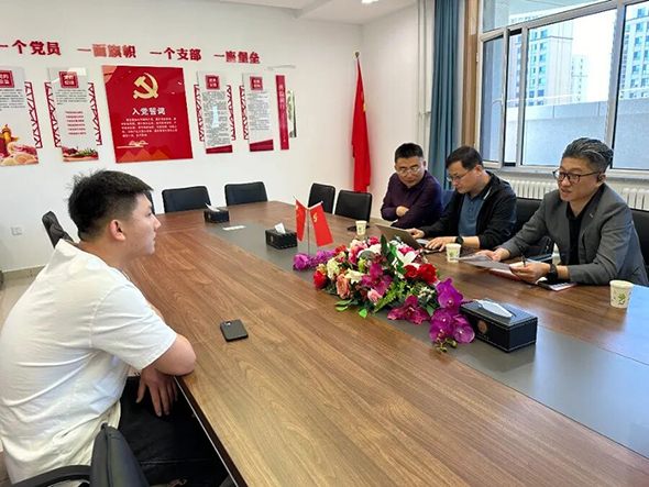 法国官员艺人纷纷.jpg 法国官员艺人纷纷.jpg